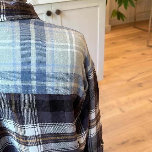 NWOT Love Tree plaid cotton flannel oversize long sleeve crop length shirt - Picture 8 of 11